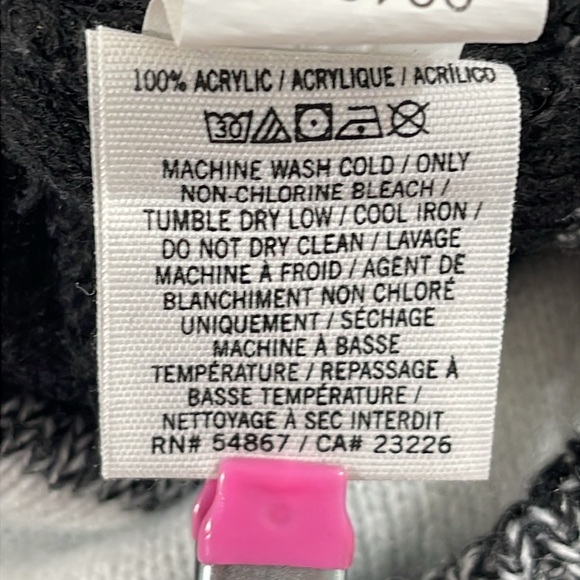 VICTORIA’S SECRET PINK 2 Knit Pom-Pom Beanie Hat Fashion Show PINK NATION - Picture 13 of 16